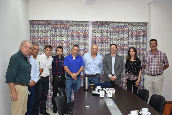 FIRMA DE ACUERDO ENTRE ESCUELA DE GOBIERNO Y POLO IT CORRIENTES